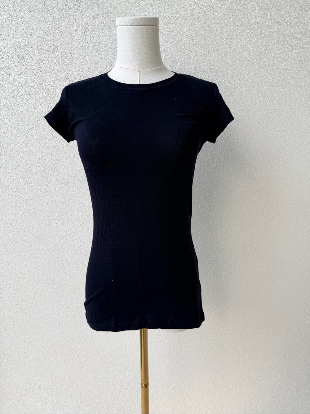 Tresics Women’s Black Short-Sleeve Crew Neck Tee, like new, medium